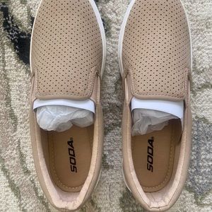 Brand New/Never Worn-Tan Soda Croft Platform Slip… - image 1